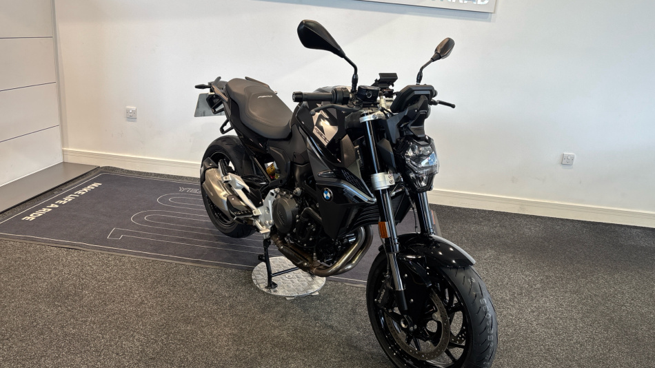 BMW F900 R